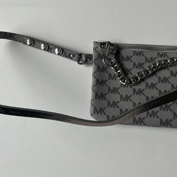 MK signature belt bag - fanny pack. New. Adjustable belt size large. - Picture 4 of 4